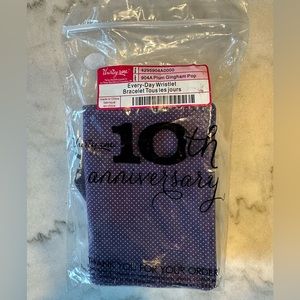 NEW thirty-one Everyday Wristlet in Plumb Gingham Pop - Style 4295